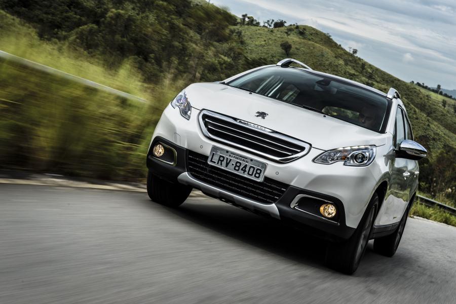  Peugeot 2008 2015 года  (BR) (фото 16 из 25)